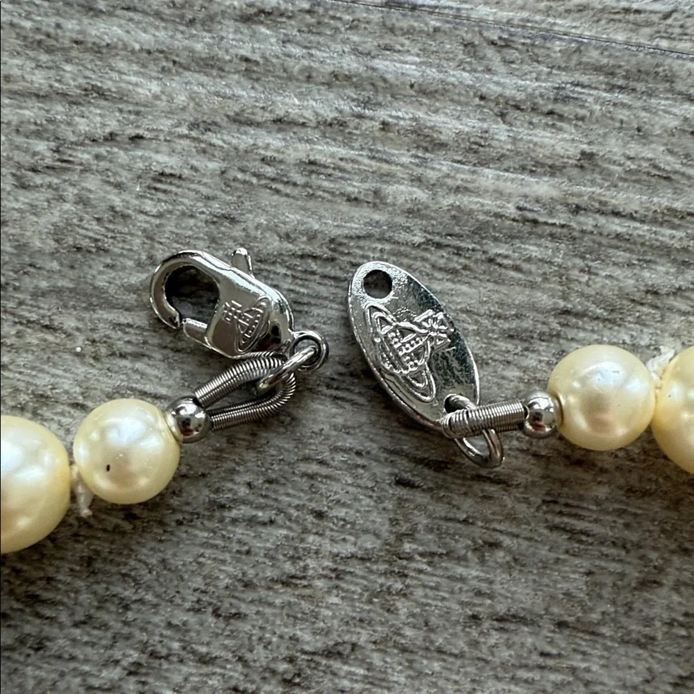 Vivienne Westwood Cream Pearl and Silver Necklace - Picture 3 of 8
